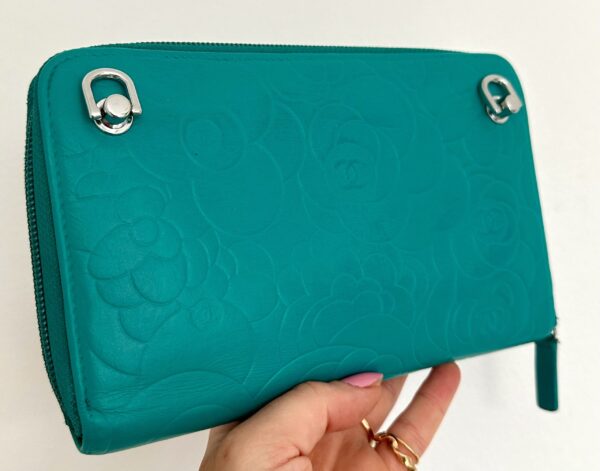 Chanel Camelia Large Pung - Image 4