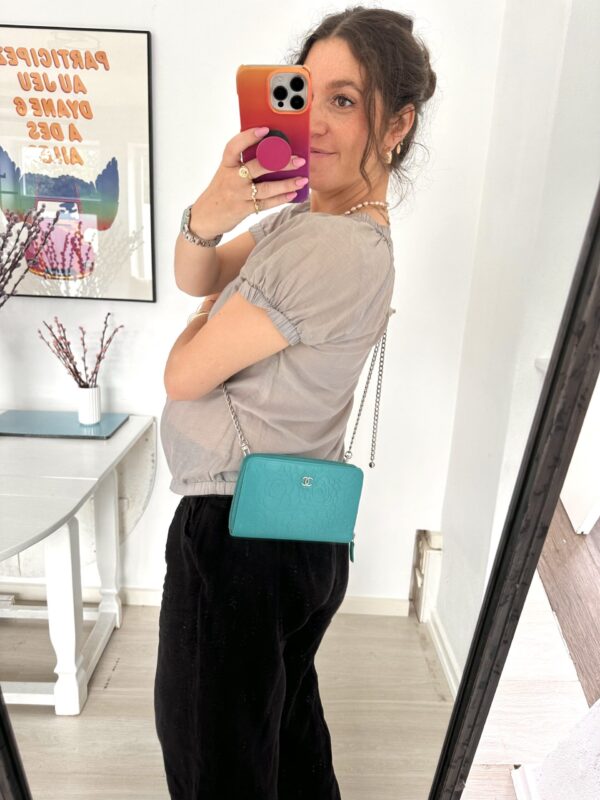Chanel Camelia Large Pung - Image 16